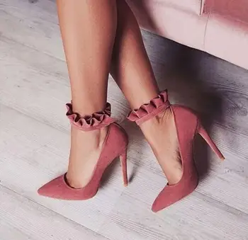 Moraima Snc/ розовые замшевые туфли-лодочки на шпильке с рюшами и ремешком на щиколотке с острым носком, женские пикантные модельные туфли на тонком каблуке