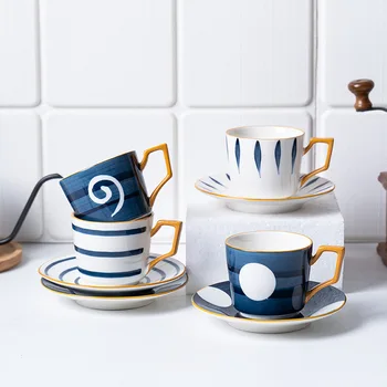 Набор Глазурованных Керамических Кофейных Кружек Ручной росписи из 2 предметов с Блюдом в японском стиле и Чашкой для завтрака в японском стиле, Чашкой для послеобеденного чая.